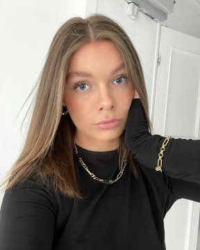 LaraAvvolgente da Catania,Italia